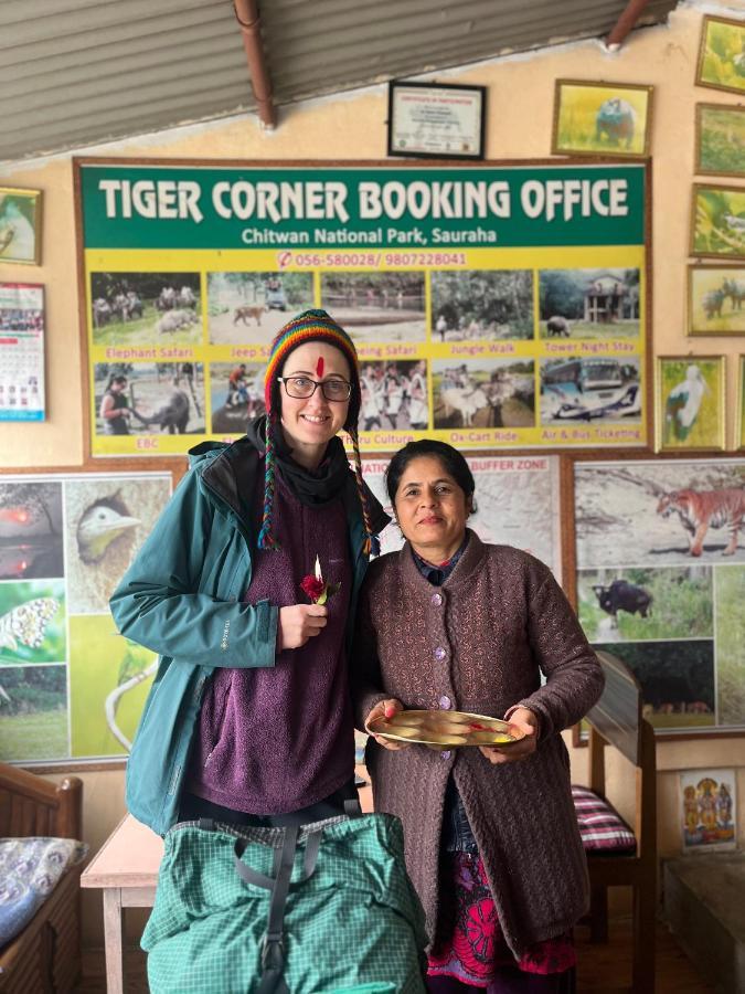 Tiger Corner Inn Homestay Sauraha Exteriör bild