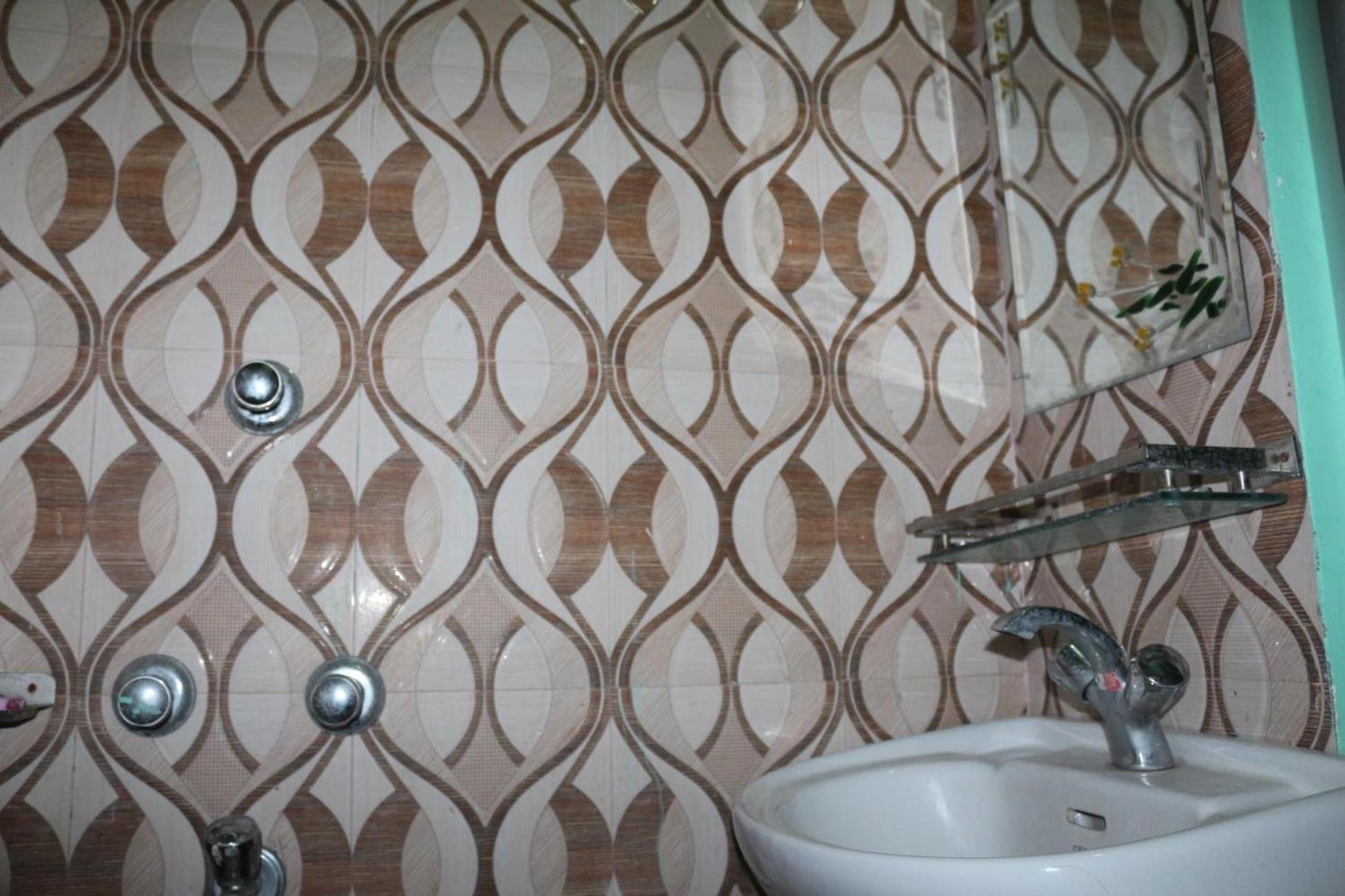 Tiger Corner Inn Homestay Sauraha Rum bild